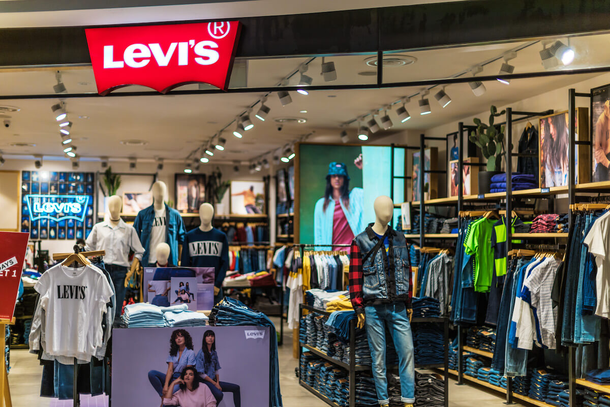 Levi's will open 100 stores and invest in the digital model
