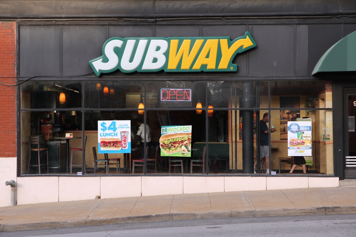 Burger King owner trying to buy Subway - photo Depositphotos