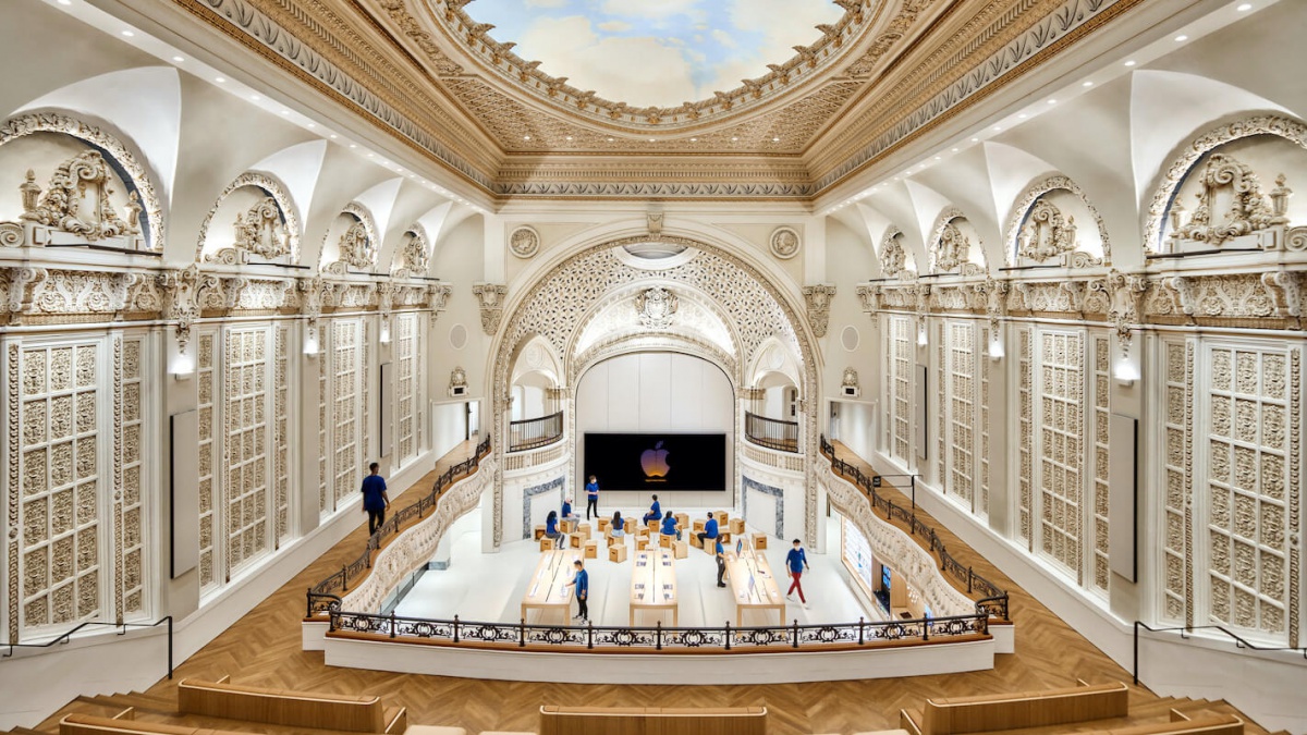 Apple opens a unique store in a historic building in Downtown Los Angeles