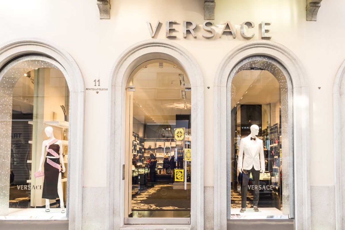 Versace plans to open 100 stores worldwide