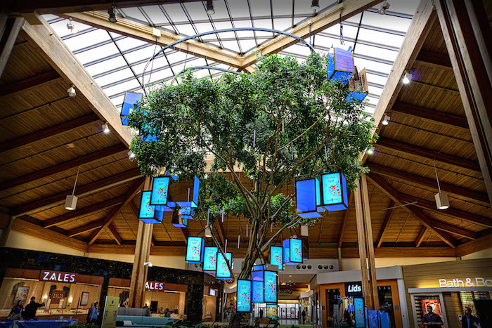 digital tree at Louis Joliet Mall