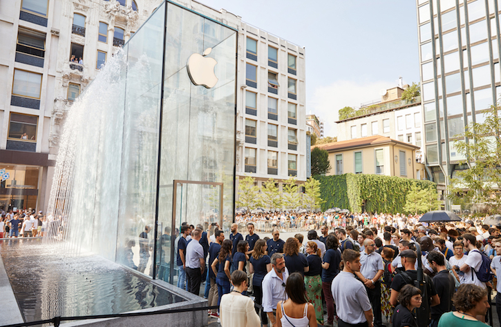 The Flagship Apple Store Opened in Milan