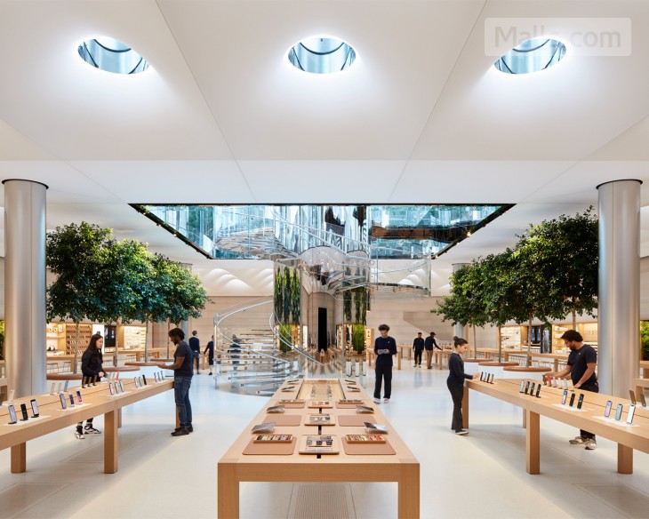 Apple's Legendary Fifth Avenue Store Reopens its Doors
