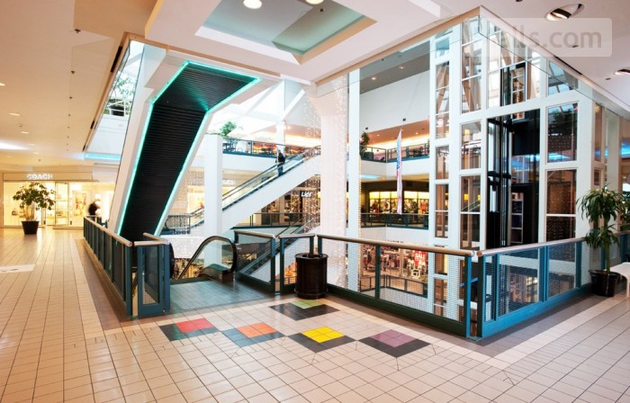 Anchorage 5th Avenue Mall - Power center mall in Anchorage, Alaska, USA -  