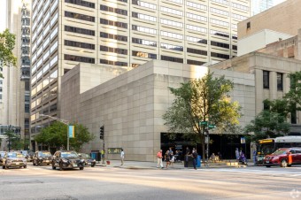 H&M to lease former Apple store in Chicago