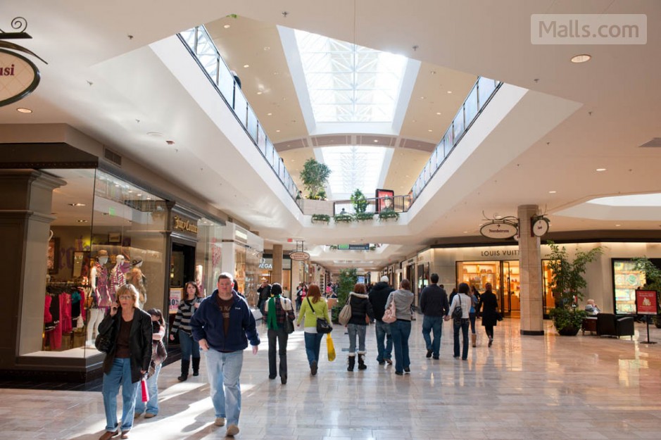 Ross Park Mall - Super regional mall in Pittsburgh, Pennsylvania, USA -  