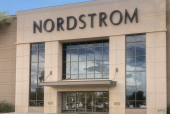 A group of eighty people robbed a Nordstrom luxury store in the U.S.