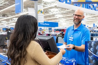 Walmart to raise employee salaries by 17%