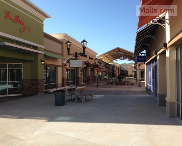 Asheville Outlets opening attracts crowds of shoppers