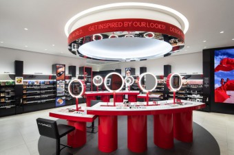 Ultra-modern MAC cosmetics store with VR and AI opened in New York City