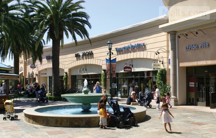 Carlsbad Premium Outlets photo №3