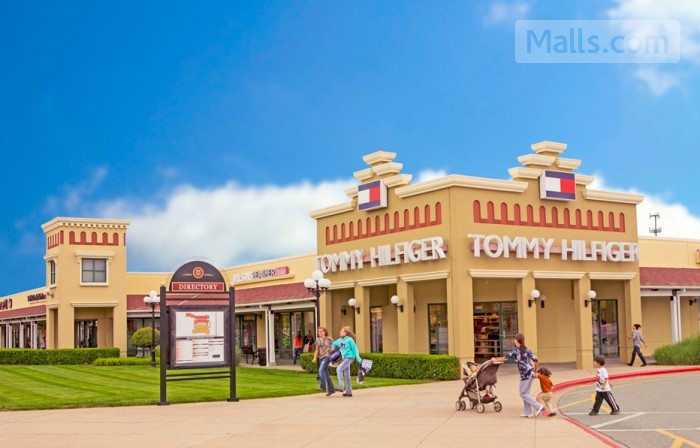 Lebanon Premium Outlets - mall in Lebanon, Tennessee, USA 