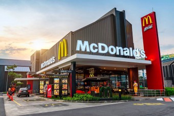 McDonald's starts installing fast charging for electric cars